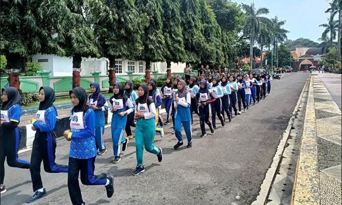 Calon anggota paskibraka menjalani tesPBB di Alun-alun 1 Jepara