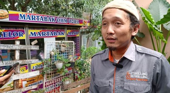 Muhamad Sabil Fadilah guru SMK yang dipecat gegara kritik Ridwan Kamil