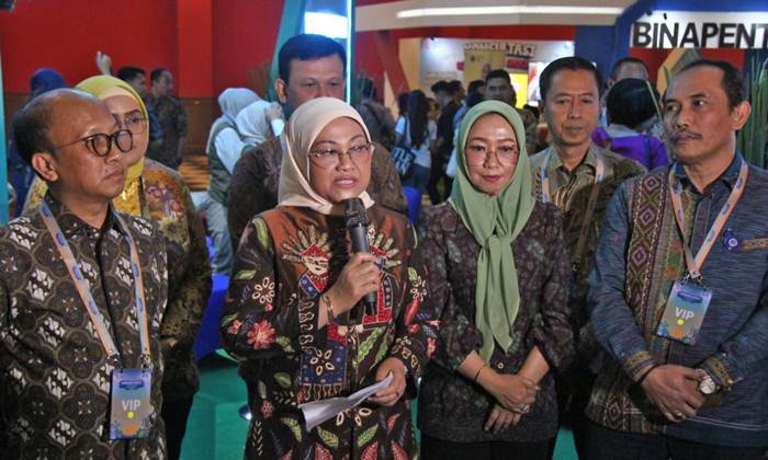 Menaker Ida Fauziyah saat Konferensi Pers pembukaan NakerFest 2024 di JIExpo, Jakarta