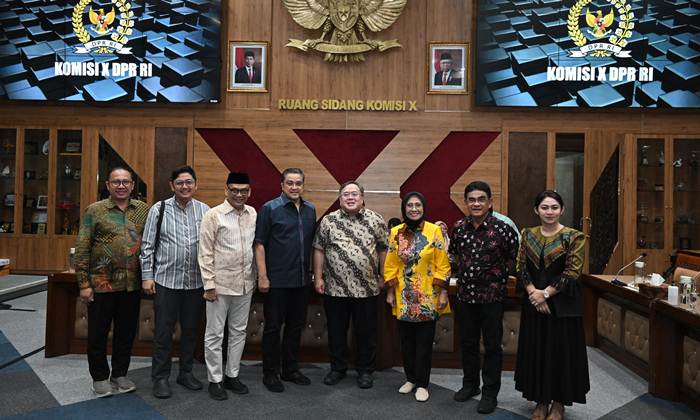 Wakil Ketua Komisi X DPR Dede Yusuf Macan Effendi ..